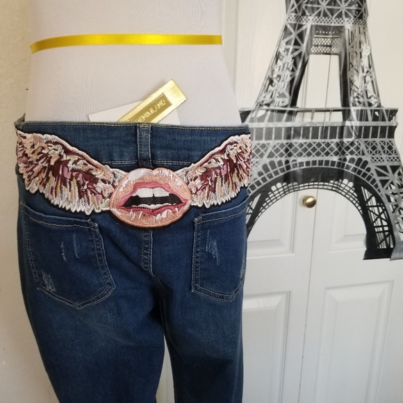 Distressed Stretchy Blue Jean with Back Embroidered Lips Wings Decor Large New - Picture 5 of 10